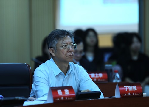 评委2 丁堡骏