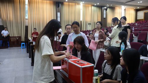 马克思主义学院第三届团委学生会换届大会圆满举办18