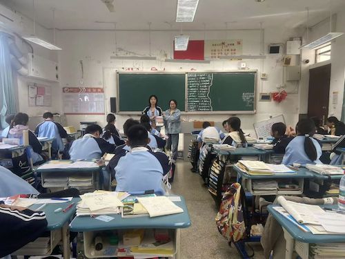 余杭中学赠书6